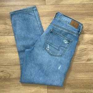LIKE NEW American Eagle Jeans - Size 6 MOM jeans